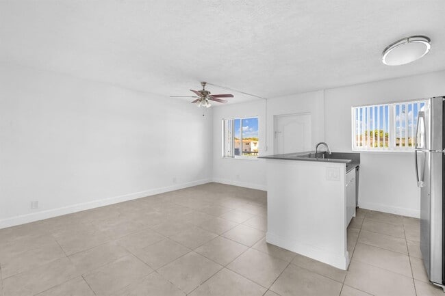 Building Photo - 450 W Camino Real