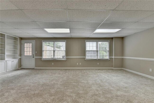 Building Photo - 10665 Wren Ridge Rd