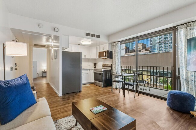 Building Photo - Downtown Honolulu Condo - AC . W/D . Full Kitchen