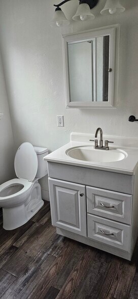 Top Unit Vanity Bathroom - 2221 Cooper Ave