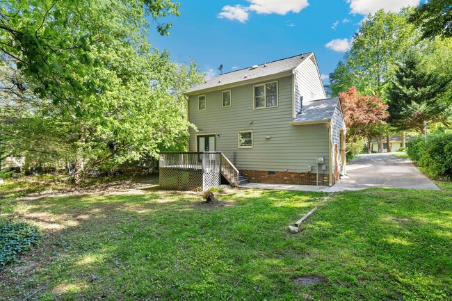Building Photo - Adorable 3 BD/2.5 BA Hillsborough Home!