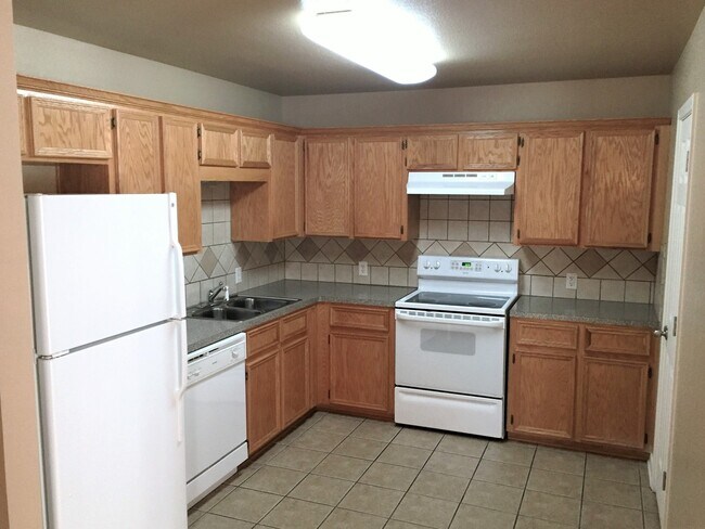 Building Photo - Well-Maintained Home Near Clear Creek Gate...