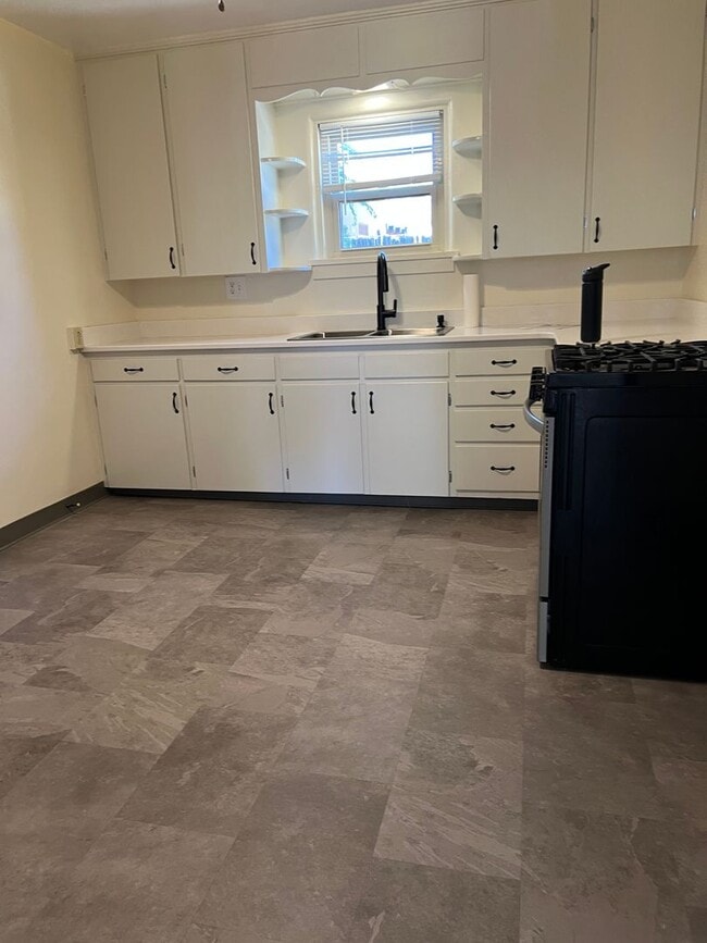 Building Photo - Charming Downtown Santa Fe Adobe