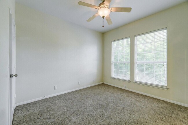 Building Photo - 5102 Caswell Ave