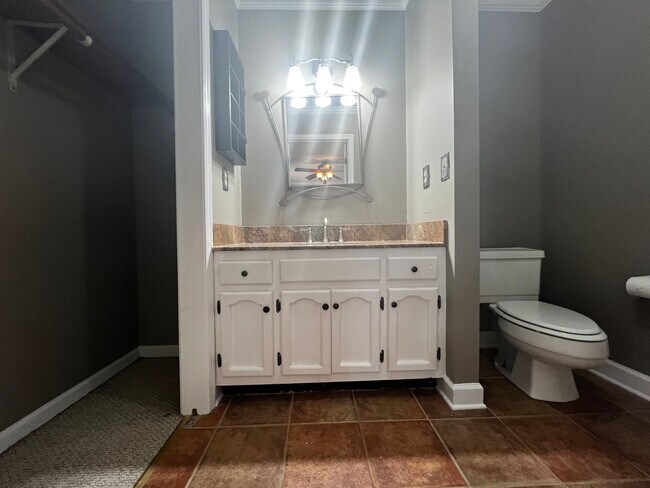 Building Photo - 204 Woodside Ave