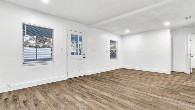 Building Photo - 1501 5th St S