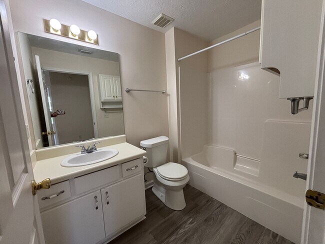 Building Photo - 509 Phillips Ct