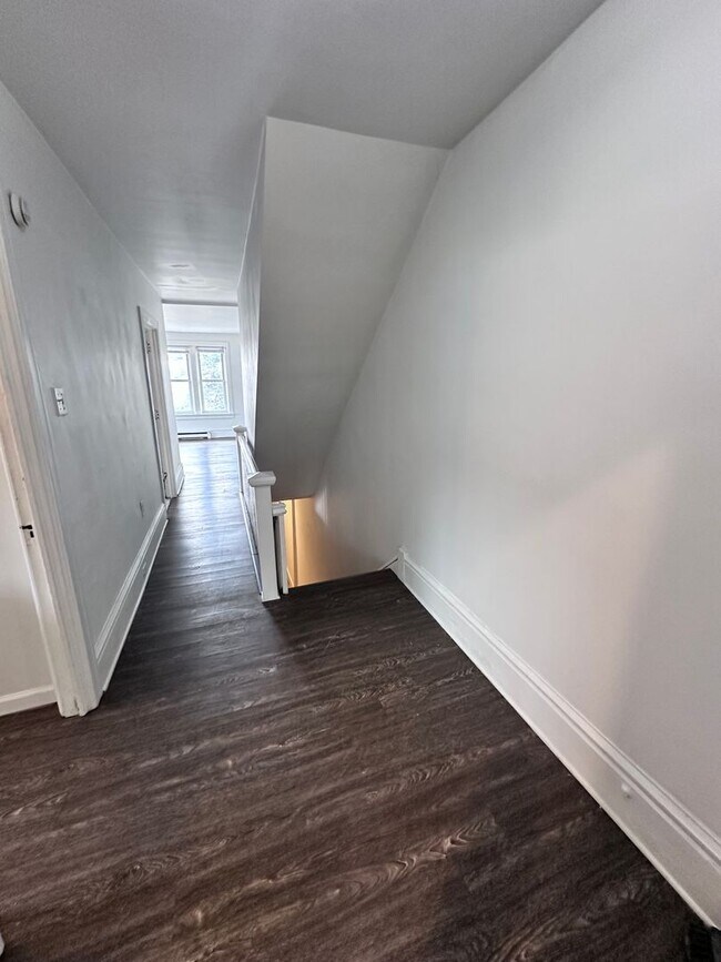 Building Photo - 2712 Woodlawn St