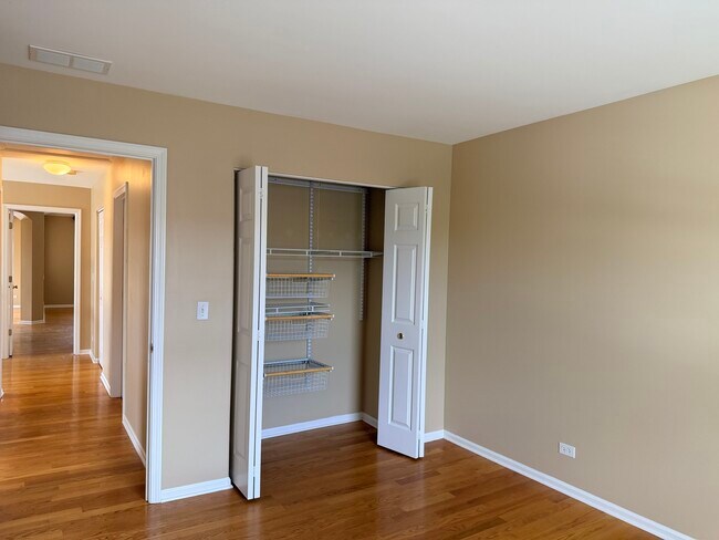 Building Photo - 1873 Crenshaw Cir