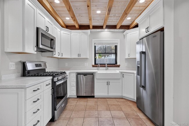 Building Photo - 52 Ackerman St