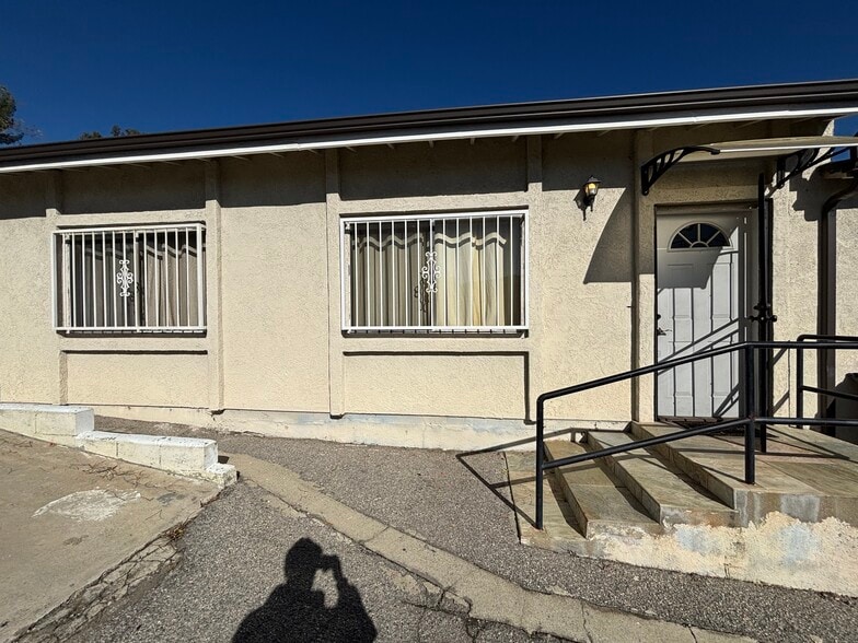 Building Photo - 1817 N Ave 53