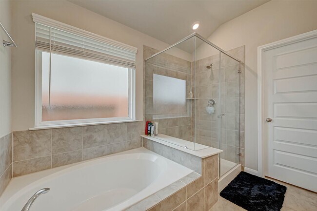 Building Photo - 3206 Dry Creek Dr