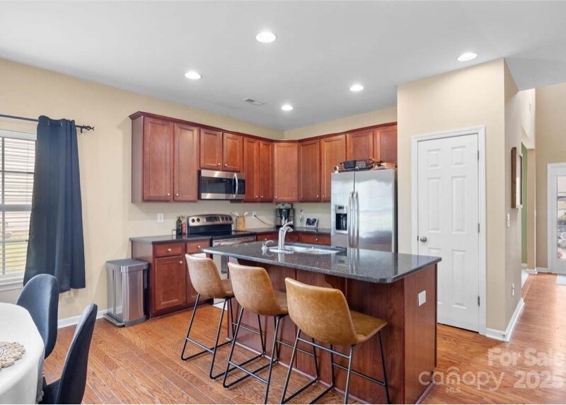 Building Photo - 673 Stonehenge Dr