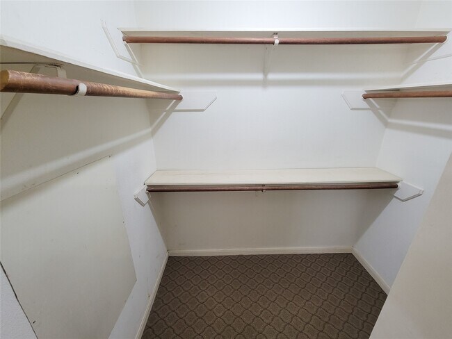 Building Photo - 4717 Country Club View
