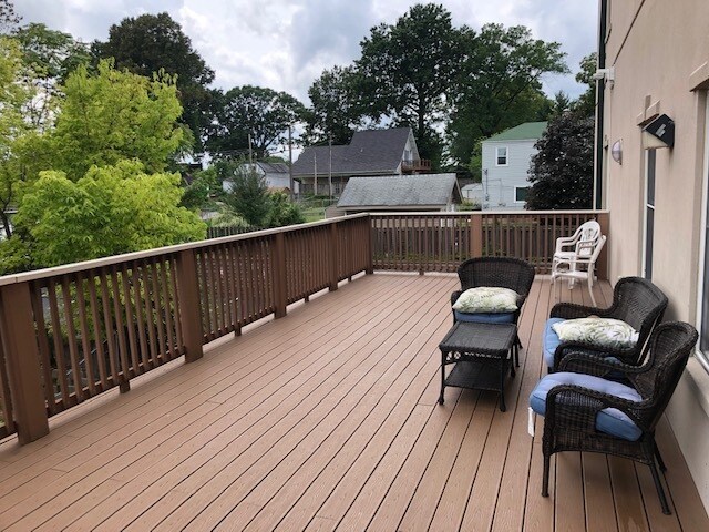 Spacious Community Deck - 6414 Wise Ave