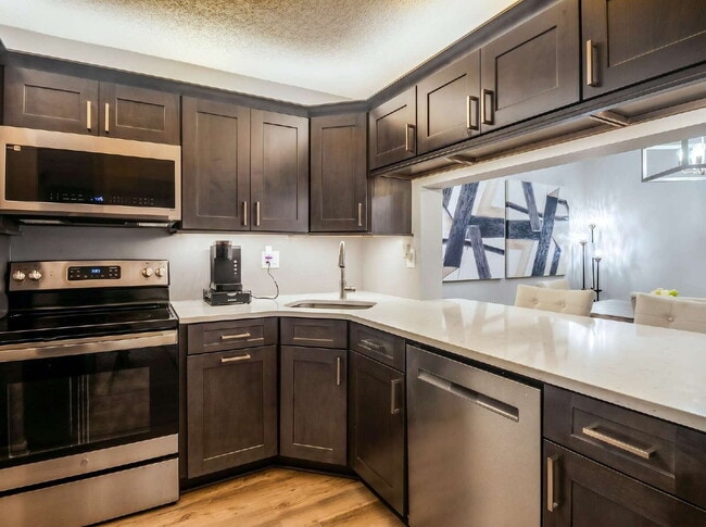 Building Photo - Beautiful 2 spacious bedrooms and 2 full bathrooms, including a primary suite with a walk-in clos...