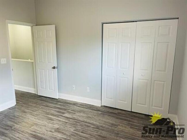 Building Photo - 480 Reed Canal Rd