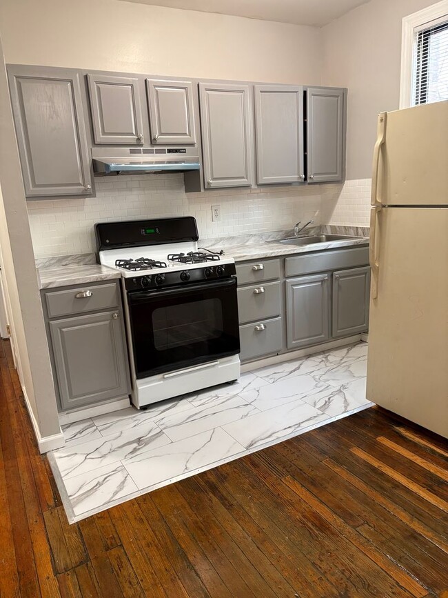 Interior Photo - 1014 COLUMBIA RD NW