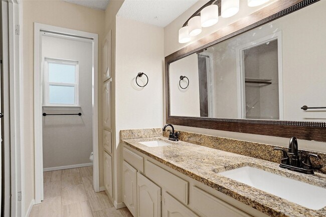 Building Photo - 2958 Columbine Dr