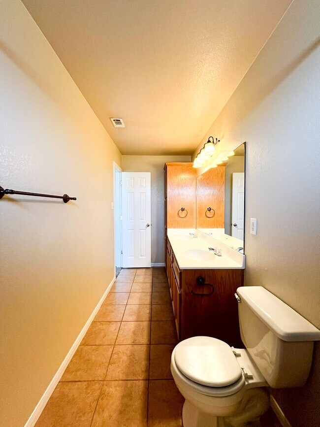 Building Photo - 1111 Nicholas Cir