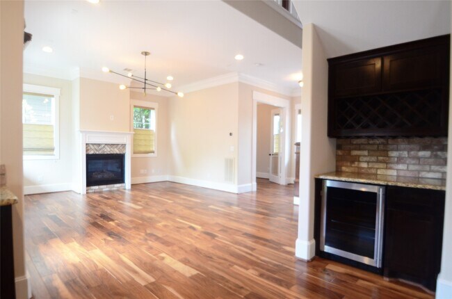 Building Photo - 8610 Ashland Way