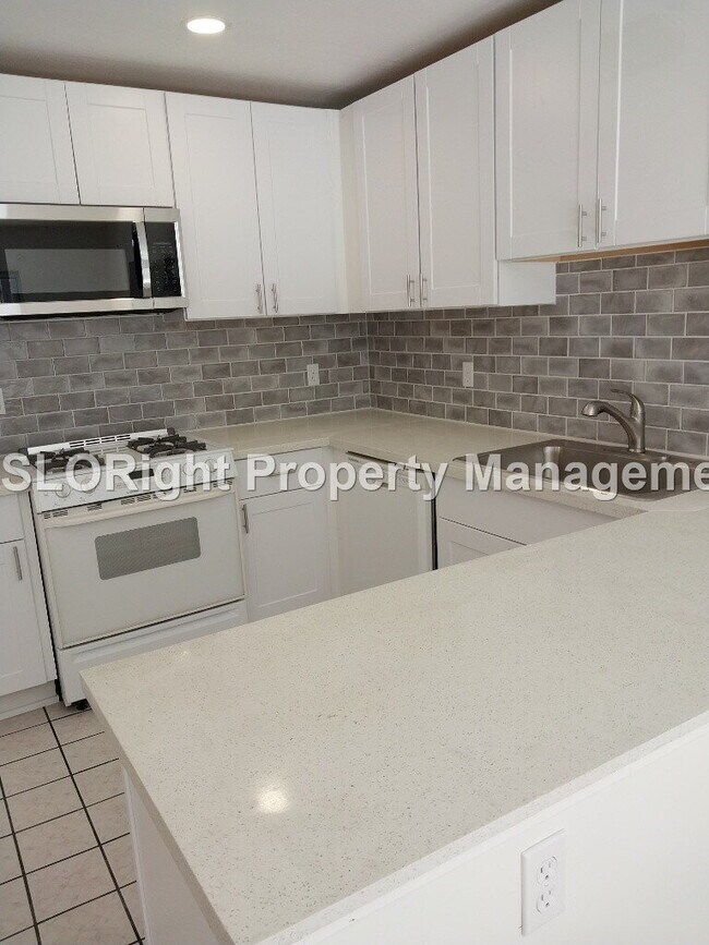 Building Photo - AVAILABLE NOW - 3 Bed, 2.5 Bath Nipomo Condo