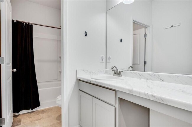 Building Photo - 317 Lucyanna Ln