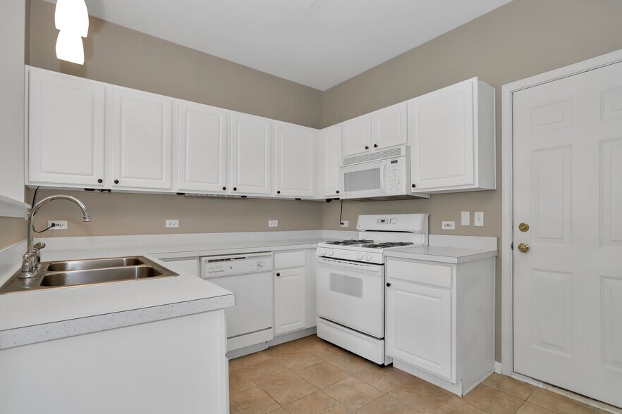 Building Photo - 2165 Sunrise Cir