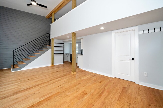 Building Photo - 210 Lincoln Ct