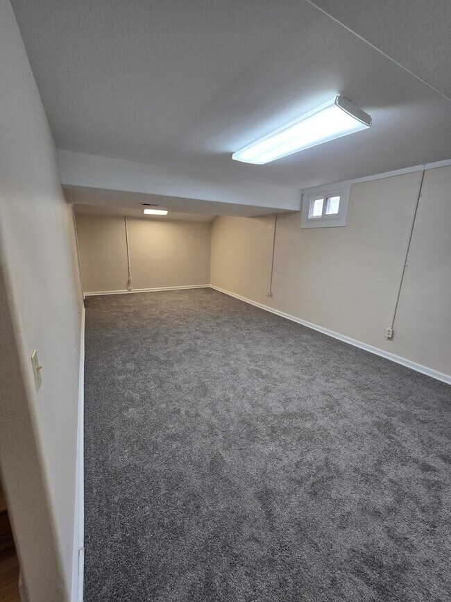 Building Photo - 6642 W 152nd St