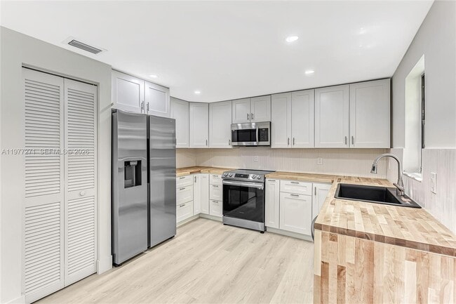 Building Photo - 7829 La Mirada Dr