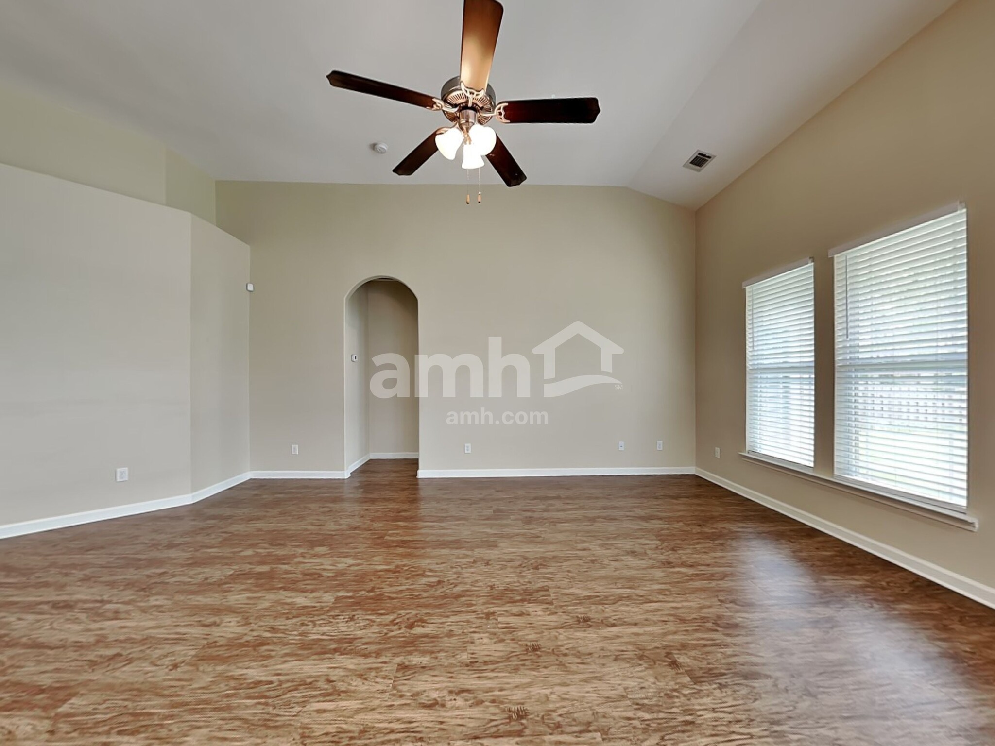 Building Photo - 172 Lake Pointe Dr