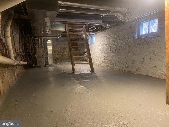 Building Photo - 140 Walnut Ave