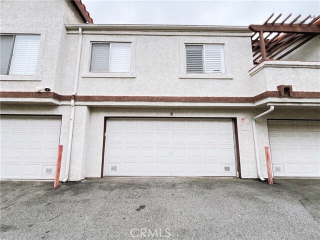 Building Photo - 24232 Sylvan Glen Rd