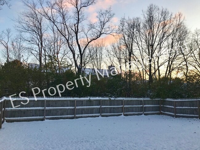 Building Photo - Beautiful 3 Bedroom 2 Bathroom Ranch Style Home in Lawrence!