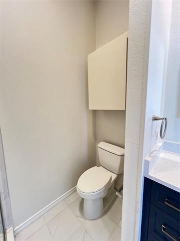 Building Photo - 10432 High Hollows Dr
