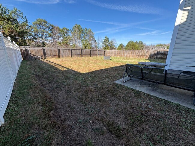 Building Photo - Rent Ready **Spacious 3-Bedroom Home with Open Concept & Large Fenced in Backyard**