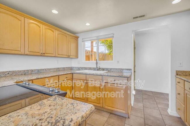 Building Photo - 143 Seal Ct