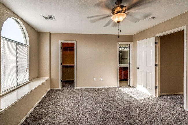 Building Photo - 3172 Hidden Valley Dr