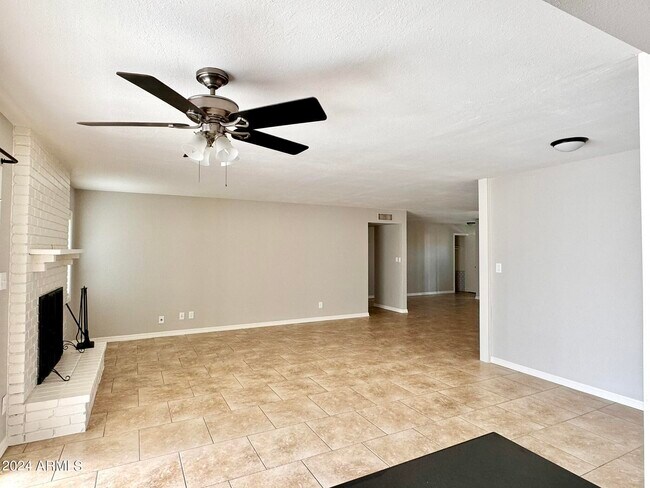 Building Photo - 10628 S 44th Pl