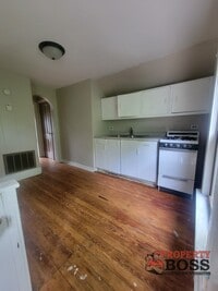 Building Photo - 307 Division St
