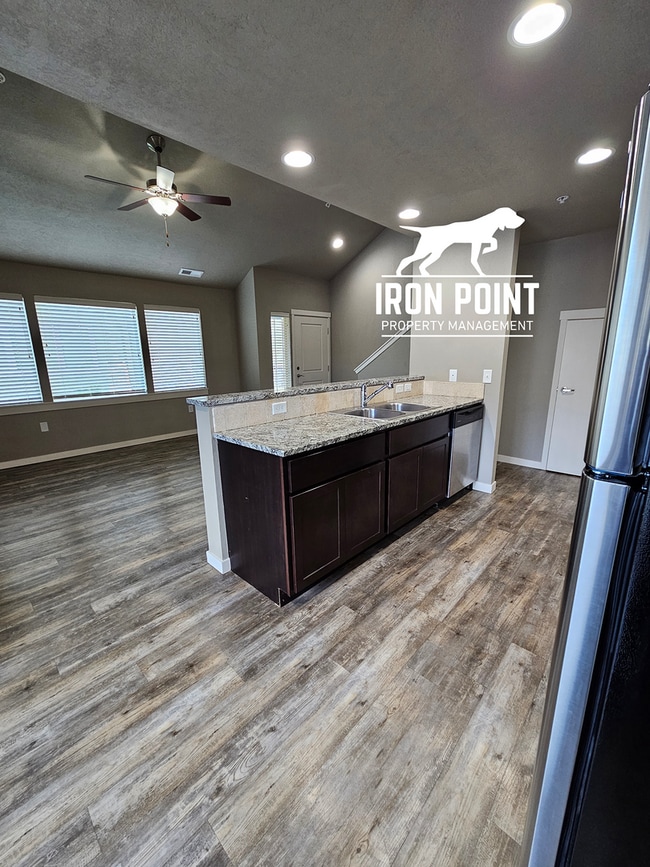 Building Photo - JE911