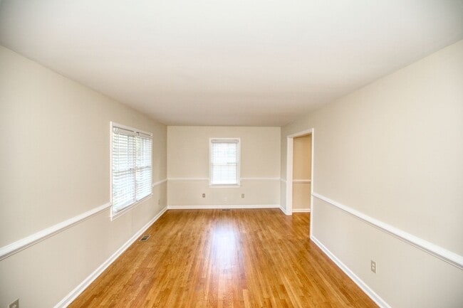 Building Photo - Great Location in Williamsburg!