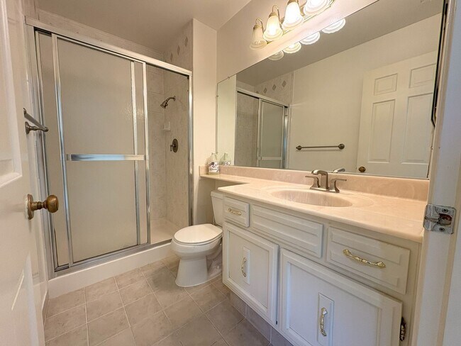 Building Photo - Beautifully Updated 3-Bedroom Townhome in ...