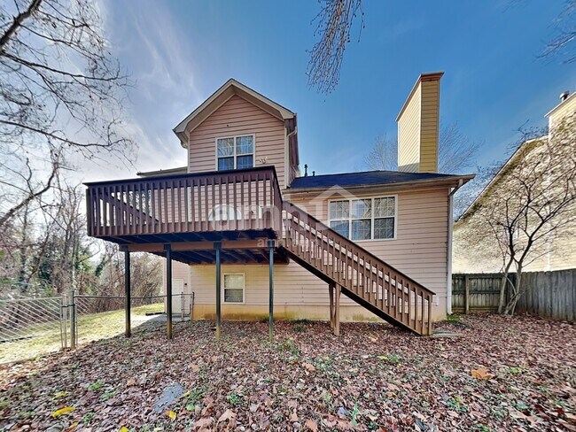 Building Photo - 700 Rosehill Ln