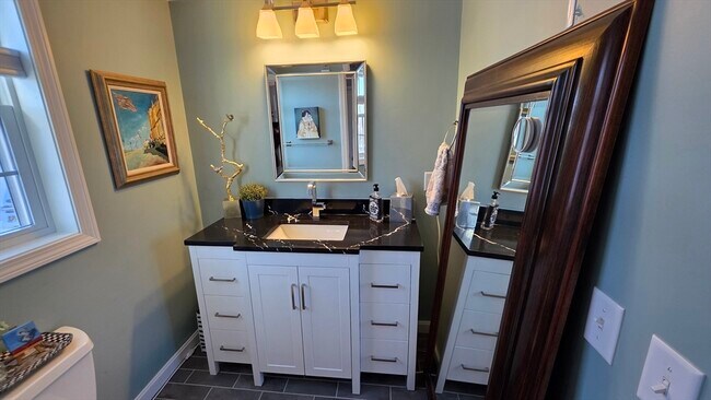 Building Photo - 533 Prospect St