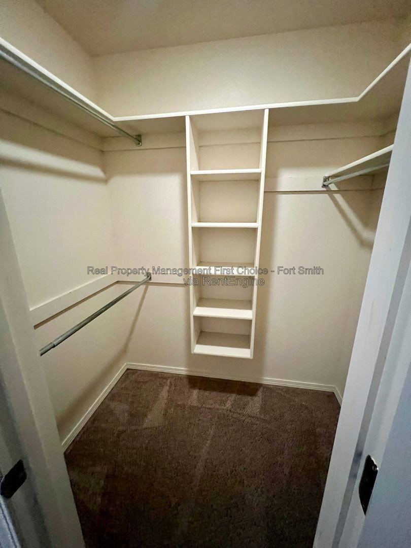Building Photo - 507 Ridge Point Dr