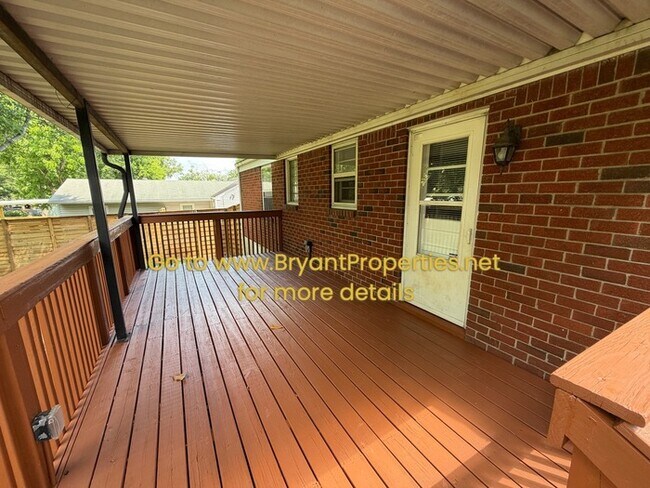 Building Photo - 2914 Lakeland Dr