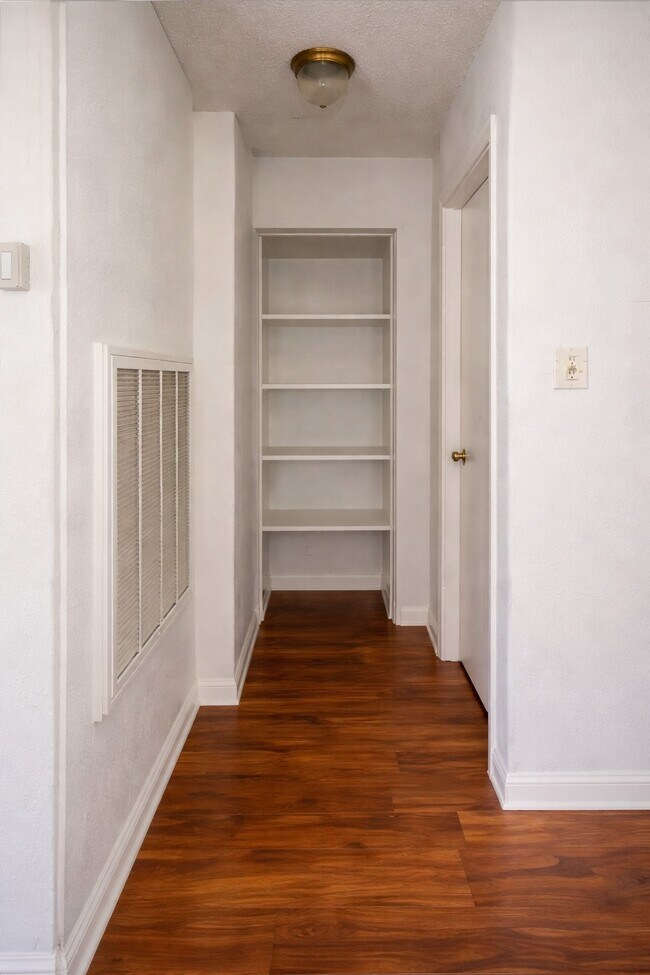 Building Photo - 2750 Holly Hall St