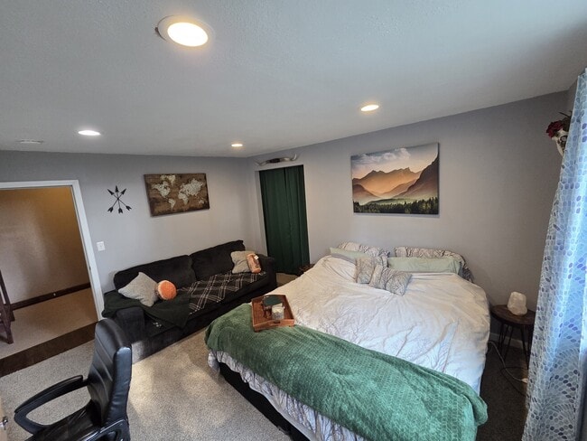 Building Photo - 4121 Mockingbird Ln